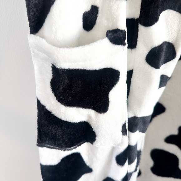 NWT - Women's Cow Print Bath Robe | Plus Size Women's Long Sleeved Bath Robe - Picture 4 of 8